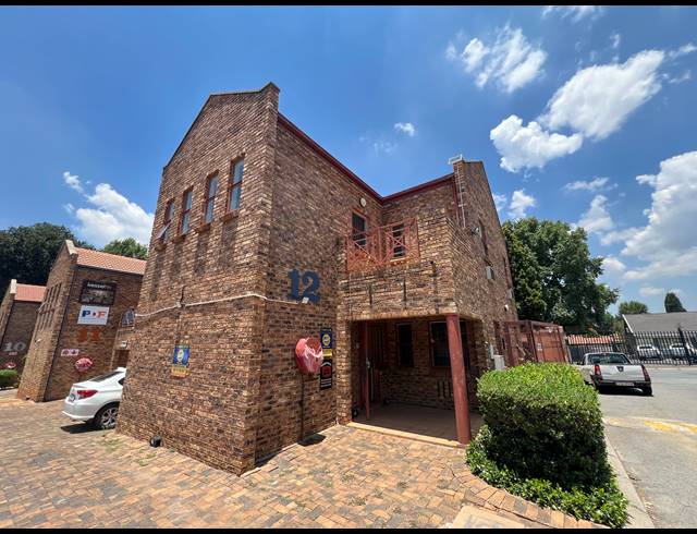 192M² BUSINESS TO LET IN WELTEVREDEN PARK
